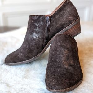 I don't wear them and I need the closet space!